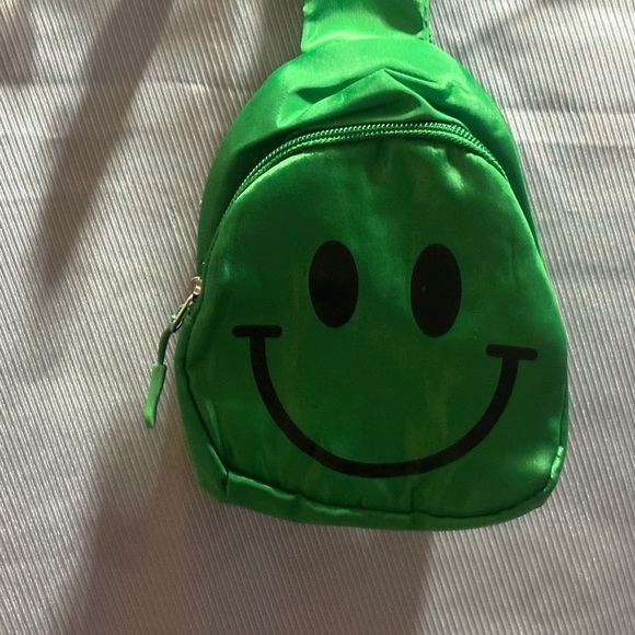 Smiling green bag - Picture 1 of 2